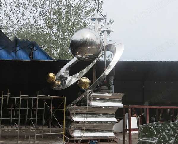 不銹鋼雕塑的優勢有什么？